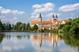 Images Dated 26th August 2020: Telc Chateau reflected in Ulicky pond, UNESCO, Telc, Jihlava District, Vysocina Region