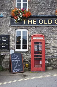 Images Dated 19th August 2010: Telephone box outside pub, Padstow, Cornwall, England