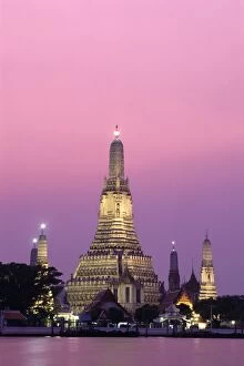 Images Dated 12th February 2008: Temple of Dawn (Wat Arun) & Chao Phraya River / Night View