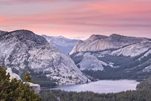 Tenaya Lake at sunset from Olmsted Point, Yosemite National Park, California, USA