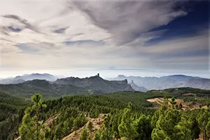 Images Dated 18th November 2011: Tenerife island and Roque Nublo seen from Pozo de las Nieves