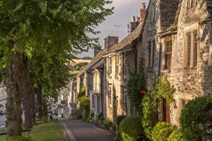 Images Dated 23rd February 2021: Terraced cottages along The Hill in the Cotswolds town of Burford, Oxfordshire, England