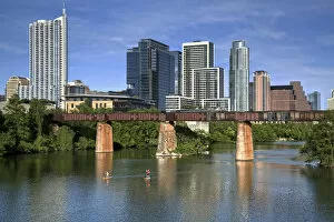 Images Dated 14th June 2017: Texas, Austin, Lady Bird Lake, Colorado River, Paddleboarding, Missouri-Pacific Railroad