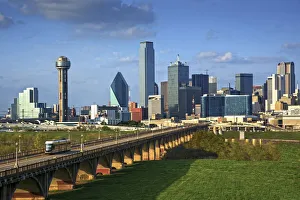 Images Dated 14th June 2017: Texas, Dallas, Skyline, Commuter Streetcar, 1910 Houston Street Viaduct, National