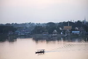 Images Dated 7th January 2010: Thailand, Ayutthaya, Ayutthaya Historical Park, Chao Phraya River at Sunset