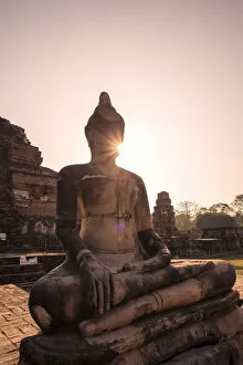 Images Dated 24th June 2014: Thailand, Ayutthaya. Buddha statue at sunrise, Wat Mahathat, Ayutthaya historical park