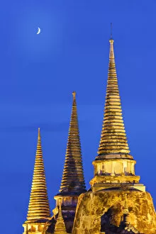 Images Dated 24th January 2012: Thailand, Ayutthaya, Wat Phra Si Sanphet at dusk