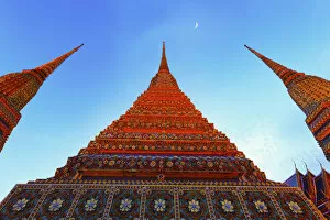 Images Dated 24th January 2012: Thailand, bangkok, Chedis at Wat Pho, Dusk