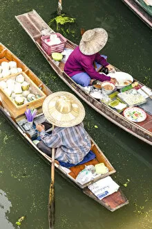 Women Gallery: Thailand, Bangkok. Damnoen Saduak floating market (MR)
