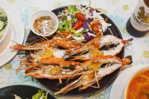 Images Dated 17th February 2016: Thailand, Bangkok, Khaosan Road, Seafood Restaurant Plate of Grilled Prawns
