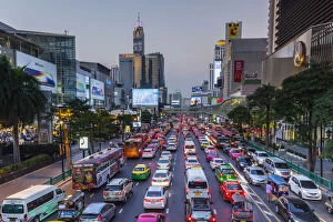 Images Dated 23rd August 2018: Thailand, Bangkok, Siam Square Area, traffic on Ratchaprarop Road, dusk