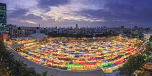Thailand, Bangkok, Talad Rod Fad Ratchada (Train night market)