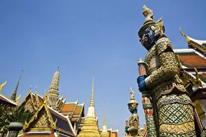 Images Dated 2nd December 2007: Thailand, Bangkok. Thotkhirithon (demon guardian or Yaksha) at Wat Phra Kaew