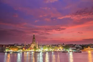 Bangkok Gallery: Thailand, Bangkok, Wat Arun (Temple of Dawn) and Chao Praya River