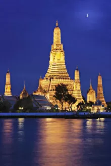 Images Dated 24th January 2012: Thailand, bangkok, Wat Arun Temple at night