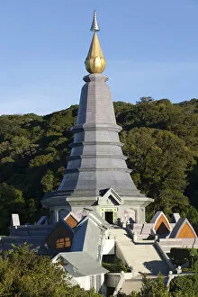 Images Dated 5th March 2010: Thailand, Chiang Mai, Doi Inthanon National Park, Phra Mahathat Napaphon Bhumisiri Chedi