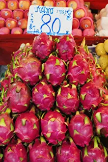 Images Dated 14th April 2014: Thailand, Chiang Mai, Warorot Market, Dragonfruit