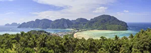 Images Dated 3rd January 2017: Thailand, Krabi Province, Ko Phi Phi Don Island, View of Ao Ton Sai and Ao Lo Dalam