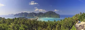 Images Dated 3rd January 2017: Thailand, Krabi Province, Ko Phi Phi Don Island, View of Ao Ton Sai and Ao Lo Dalam