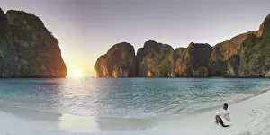 Images Dated 3rd January 2017: Thailand, Krabi Province, Ko Phi Phi Lee Island, Maya Bay, Ao Maya