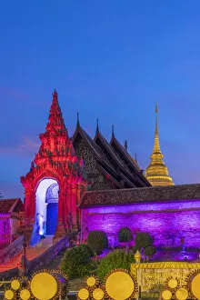Images Dated 8th April 2021: Thailand, Lampang, Wat Phrathat Lampang Luang at dusk