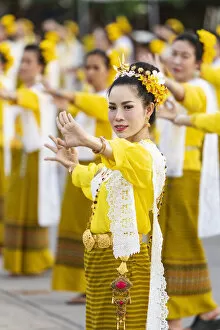 Images Dated 8th April 2021: Thailand, Lampang, Wat Phrathat Lampang Luang, Thai dancers