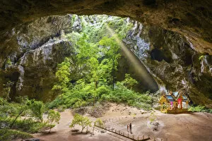 Images Dated 8th April 2021: Thailand, Prachuap Kiri Khan, Khao Sam Roi Yot National Park, Tham Phraya Nakhon cave
