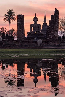 Thailand Gallery: Thailand, Sukhothai Historical Park. Wat Mahathat temple at sunset