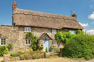 Images Dated 5th July 2023: Thatched Cottage, near Lacock, Wiltshire, England