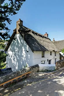 Thatched roof cottage, Cadgewith, Cornwall, England, UK