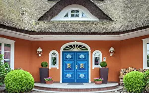 Courtyard Gallery: Thatched roof courtyard in Prerow, Mecklenburg-Western Pomerania, Baltic Sea, North Germany, Germany