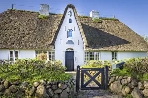 Country House Prints: Thatched-roof house with Friesenwall in Kampen, Sylt, Schleswig-Holstein, Germany