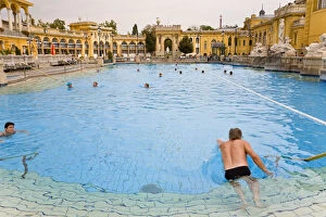 Images Dated 26th February 2009: Thermal baths & pools, Szechenyi Baths, Budapest, Hungary