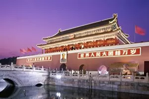 World Destinations Gallery: Tiananmen Square / Tiananmen Gate / NightView