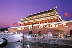 World Destinations Gallery: Tiananmen Square / Tiananmen Gate / NightView