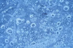Leonardo Papera Gallery: Tiny ice bubbles along the shore of a frozen lake in the Apuan Alps, Tuscany, Italy