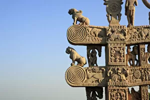 Images Dated 10th April 2008: torana of Big stupa, UNESCO World Heritage site, Sanchi, Madhya Pradesh, India