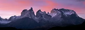 Images Dated 27th August 2009: Torres del Paine