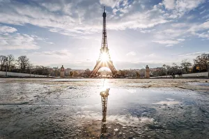 Ile De France Prints: Tour Eiffel at sunrise reflected in pool, view from Trocadero terrace (Paris