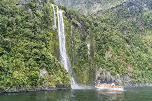 Galerie Prints: Touristic boat facing Stirling Falls in Milford Sound. Fiordland NP, Southland district