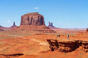 Images Dated 21st September 2023: Tourists at John Ford Point, Monument Valley Tribal Park, Navajo County, Arizona, USA