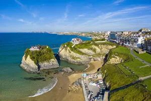 Images Dated 21st November 2019: Towan beach and the Island, Newquay, Cornwall, England