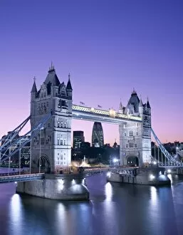 Tower Bridge & Thames River / Night View