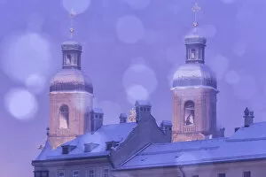 The towers of the St. Jakob cathedral on a snowy evening as seen from the Innbruecke bridge, Innsbruck Stadt, Innsbruck