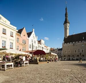 Town Hall Square (Raekoja plats), Old Town, Tallinn, Estonia, Europe