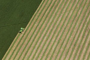 Images Dated 14th October 2013: Tractor in field, Montana, USA