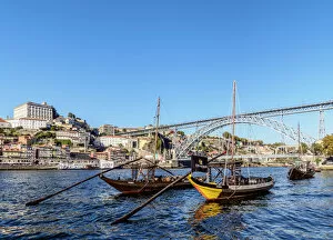 Images Dated 7th March 2019: Traditional boats on Vila Nova de Gaia bank of Douro River, Dom Luis I Bridge in the
