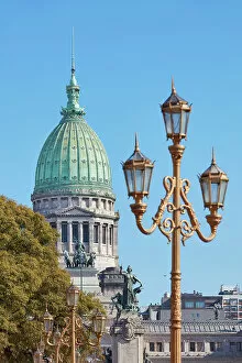 Images Dated 8th November 2022: A traditional Buenos Aires street lamp in front of the Argentine National Congress dome