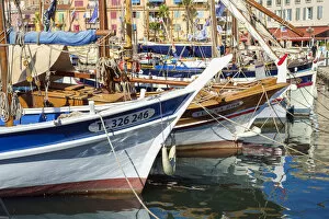 Images Dated 24th March 2015: Traditional colorful wooden fishing boat in the port harbor at Sanary-sur-Mer, Var