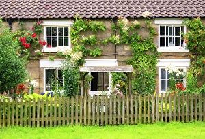 Yorkshire Prints: Traditional cottage in Hutton-le-Hole